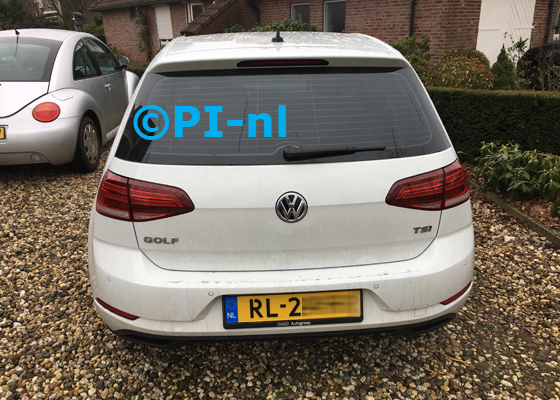 OEM-parkeersensoren ingebouwd door PI-nl in een Volkswagen Golf (nieuw) met canbus uit 2018. De pieper (set H 2018) werd verstopt.