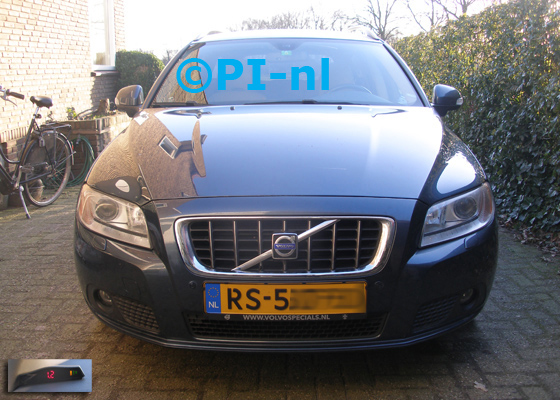 Parkeersensoren ingebouwd door PI-nl in de voorbumper van een Volvo V70 uit 2008. De display (basis-set 2018) werd linksvoor bij de a-stijl gemonteerd.