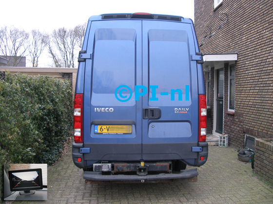 Camera-set ingebouwd door PI-nl in een Iveco Daily (Fiat Ducato) met canbus uit 2009. De monitor (bumpercamera-set 2018) werd linksvoor bij de a-stijl gemonteerd en is van de set met bumpercamera (in beugeltje) en monitor.