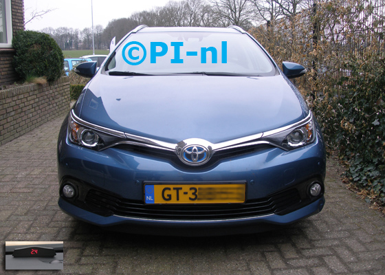 Parkeersensoren (basis-set 2018) ingebouwd door PI-nl in de voorbumper van een Toyota Auris Touring Sports 1.8 Hybrid uit 2015. De display werd op het dashboard gemonteerd.