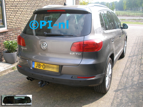 Parkeersensoren (set D 2018) ingebouwd door PI-nl in een Volkswagen Tiguan met canbus uit 2011. De spiegeldisplay is van de set met bumpercamera en sensoren.