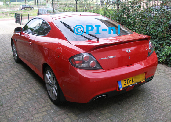 Parkeersensoren (set E 2018) ingebouwd door PI-nl in een Hyundai Coupé FX uit 2008. De pieper werd verstopt. Er werden standaard rode sensoren gemonteerd.