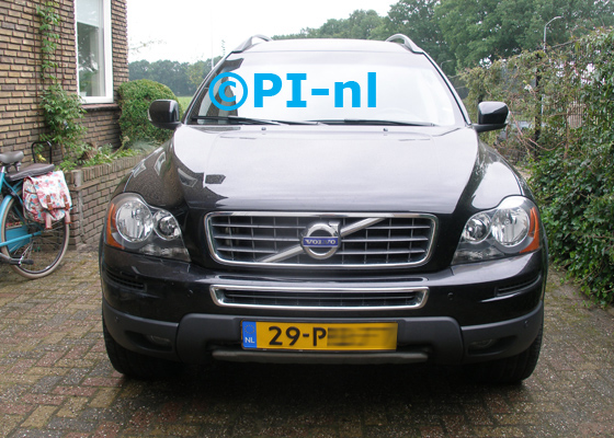 Parkeersensoren (basis-set E 2018) ingebouwd door PI-nl in de voorbumper van een Volvo XC90 uit 2010. De pieper werd verstopt. Er werden twee antraciet gespoten sensoren en twee zwarte sensoren gemonteerd.