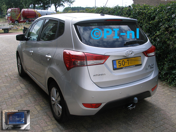 Parkeersensoren (set B1 2018) ingebouwd door PI-nl in een Hyundai iX20 uit 2012. De display werd linksvoor bij de a-stijl gemonteerd. Er werden standaard zilveren sensoren gemonteerd.