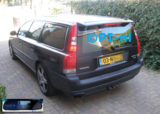 Parkeersensoren (set D 2018) ingebouwd door PI-nl in een Volvo V70R uit 2003. De spiegeldisplay is van de set met bumpercamera en sensoren.