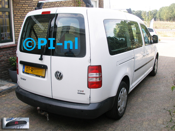 Parkeersensoren (set A 2018) ingebouwd door PI-nl in een Volkswagen Caddy Maxi TDi uit 2011. De display werd linksvoor bij de a-stijl gemonteerd.