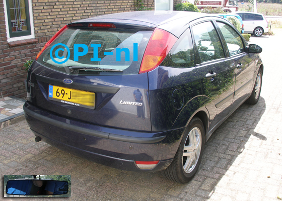 Parkeersensoren (set C 2018) ingebouwd door PI-nl in een Ford Focus hatchback uit 2002. De display is de spiegeldisplay.