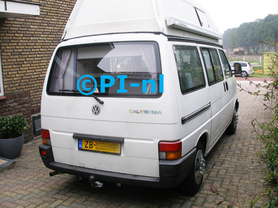 Parkeersensoren (set E 2018) ingebouwd door PI-nl in een Volkswagen Transporter California T4 camper met canbus uit 1991. De pieper werd verstopt. Een kapotte Valeo-set werd vervangen door een nieuwe PI-nl-set.