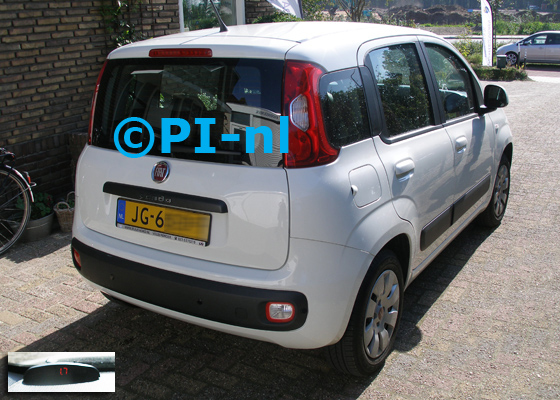 Parkeersensoren (set A 2018) ingebouwd door PI-nl in een Fiat Panda 0.9 TwinAir Automaat uit 2016. De display werd linksvoor bij de a-stijl gemonteerd.