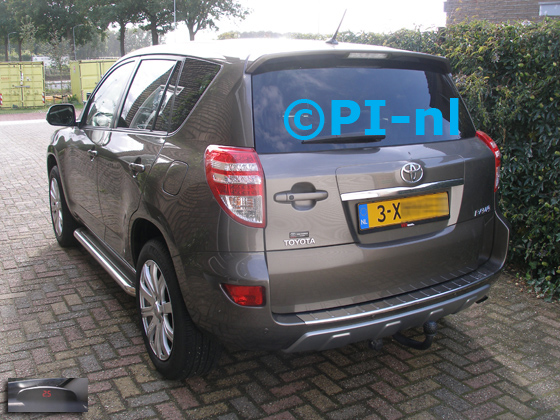 Parkeersensoren (set A 2018) ingebouwd door PI-nl in een Toyota RAV4 uit 2012. De display werd rechtsvoor bij de a-stijl gemonteerd.