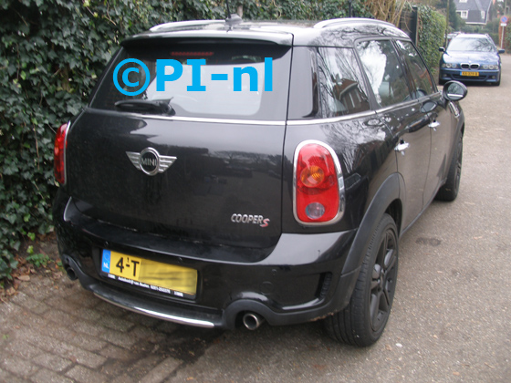 Parkeersensoren (set E 2018) ingebouwd door PI-nl in een Mini Countryman Cooper S met canbus uit 2012. De pieper werd verstopt.