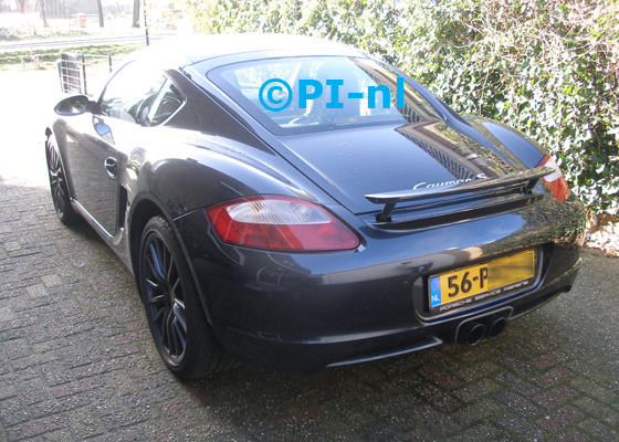 OEM-parkeersensoren (set H 2019) ingebouwd door PI-nl in een Porsche Cayman S met canbus uit 2006. De pieper werd verstopt.