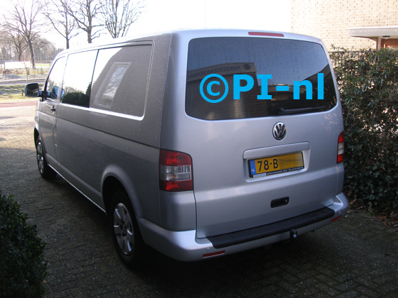 Parkeersensoren (set E 2019) ingebouwd door PI-nl in een Volkswagen Transporter T5 Lang met canbus uit 2004. De pieper werd verstopt. Er werden twee gespoten sensoren gemonteerd en twee zwarte sensoren (in de gespoten dorpel). 
