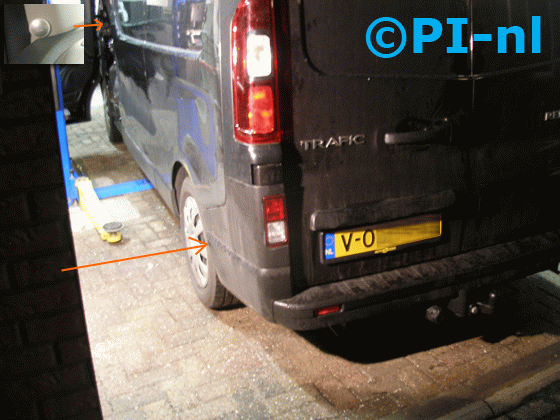Dode Hoek Detectie Systeem (DHDS-set 2019) ingebouwd door PI-nl in een Renault Trafic uit 2018. De led-indicators werden bij de a-stijlen gemonteerd, de pieper werd verstopt.
