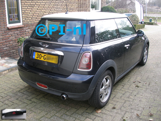 Parkeersensoren (set A 2019) ingebouwd door PI-nl in een Mini One Cooper met canbus uit 2008. De display werd linksvoor bij de a-stijl gemonteerd.