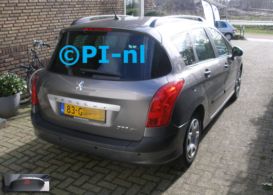 Parkeersensoren (set A 2019) ingebouwd door PI-nl in een Peugeot 308 SW met canbus uit 2008. De display werd linksvoor bij de a-stijl gemonteerd.