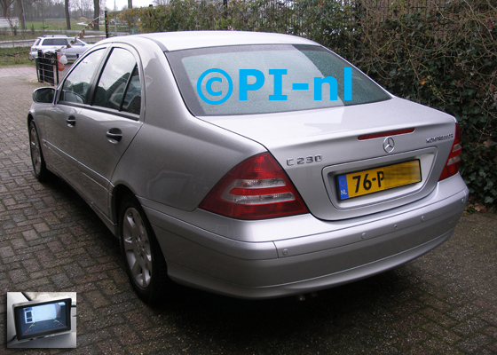 Parkeersensoren (set D 2019) ingebouwd door PI-nl in een Mercedes-Benz C230 met canbus uit 2004. De monitor is van de set met bumpercamera en sensoren.