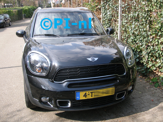Parkeersensoren (set E 2019) ingebouwd door PI-nl in de voorbumper van een Mini Countryman Cooper S uit 2012. De pieper werd verstopt.
