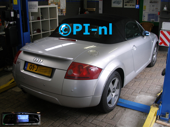 Parkeersensoren (set F 2019) ingebouwd door PI-nl in een Audi TT Cabriolet met canbus uit 2000. De spiegeldisplay is van de set met bumpercamera en sensoren. Er werden standaard zilveren sensoren gemonteerd.