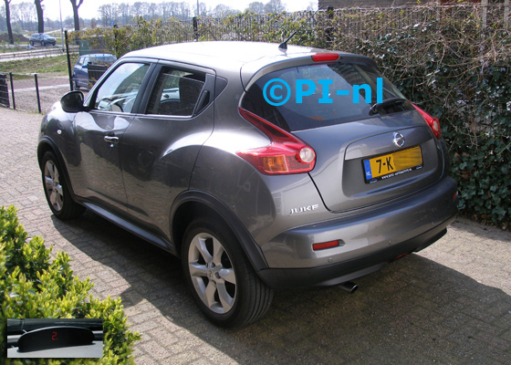 Parkeersensoren (set A 2019) ingebouwd door PI-nl in een Nissan Juke uit 2012. De display werd midden op het dashboard gemonteerd.