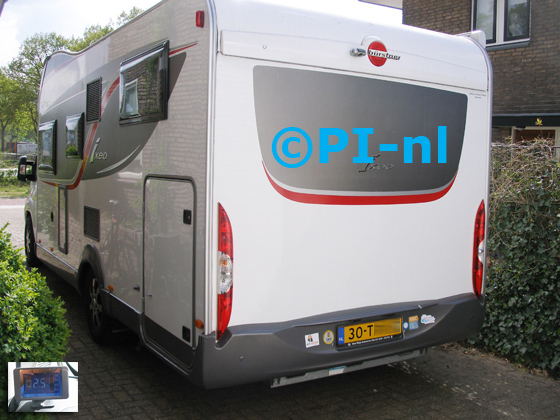 Parkeersensoren (set B1 2019) ingebouwd door PI-nl in een Fiat Ducato Bürstner Ixeo 726iT camper met canbus uit 2012. De display werd linksvoor bij de a-stijl gemonteerd. De sensoren werden antraciet gespoten.