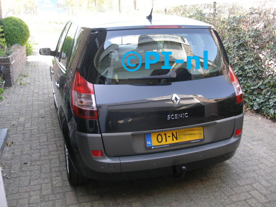 Parkeersensoren (set E 2019) ingebouwd door PI-nl in een Renault Scenic uit 2004. De pieper werd voorin gemonteerd. De sensoren werden antraciet gespoten.