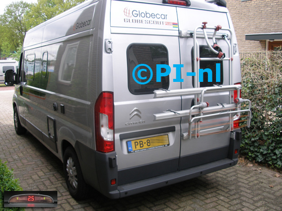 Parkeersensoren (set A 2019) ingebouwd door PI-nl in een Citroen Jumper camper met canbus uit 2017. De display werd op de stuurkolom gemonteerd.