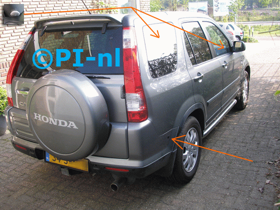 Dode Hoek Detectie Systeem (DHDS-set 2019) ingebouwd door PI-nl in een Honda CR-V uit 2005. De led-indicators werden bij de a-stijlen gemonteerd, de pieper werd voorin gemonteerd.