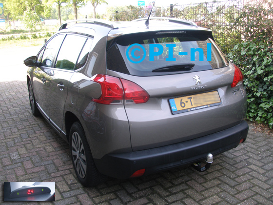 Parkeersensoren (set A 2019) ingebouwd door PI-nl in een Peugeot 2008 met canbus uit 2014. De display werd linksvoor bij de a-stijl gemonteerd. De sensoren werden antraciet gespoten.