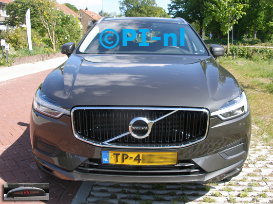 Parkeersensoren (set A 2019) ingebouwd door PI-nl in de voorbumper van een Volvo XC60 uit 2018. De display werd linksvoor bij de a-stijl gemonteerd.