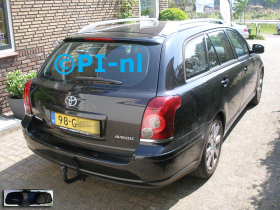 Parkeersensoren (set D 2019) ingebouwd door PI-nl in een Toyota Avensis Wagon van 2008. De spiegeldisplay is van de set met bumpercamera en sensoren.