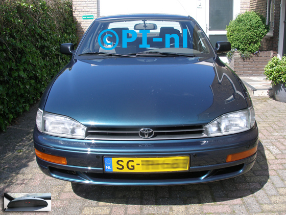 Parkeersensoren (set A 2019) ingebouwd door PI-nl in de voorbumper van een Toyota Camry 2.2i XL EQ uit 1997. De display werd linksvoor bij de a-stijl gemonteerd.