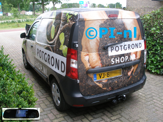 Parkeersensoren (set D 2019) ingebouwd door PI-nl in een Dacia Dokker uit 2014. De spiegeldisplay is van de set met bumpercamera en sensoren.