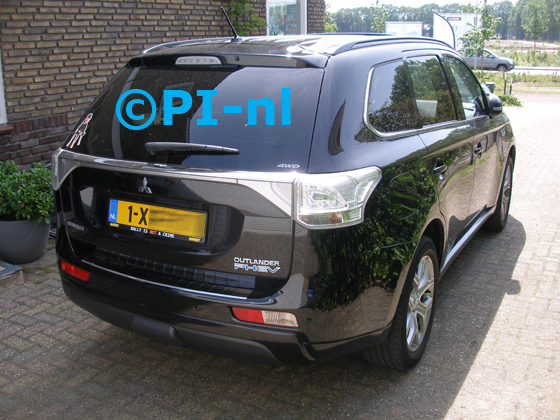 Parkeersensoren (set E 2019) ingebouwd door PI-nl in een Mitsubishi Outlander PHEV met canbus uit 2014. De pieper werd voorin gemonteerd.