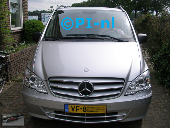 Parkeersensoren (set A 2019) ingebouwd door PI-nl in de voorbumper van een Mercedes Vito uit 2013. De display werd midden op het dashboard gemonteerd.