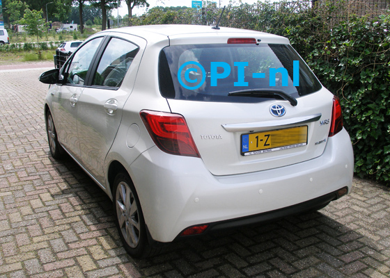 Parkeersensoren (set E 2019) ingebouwd door PI-nl in een Toyota Yaris Hybrid uit 2014. De pieper werd voorin gemonteerd.