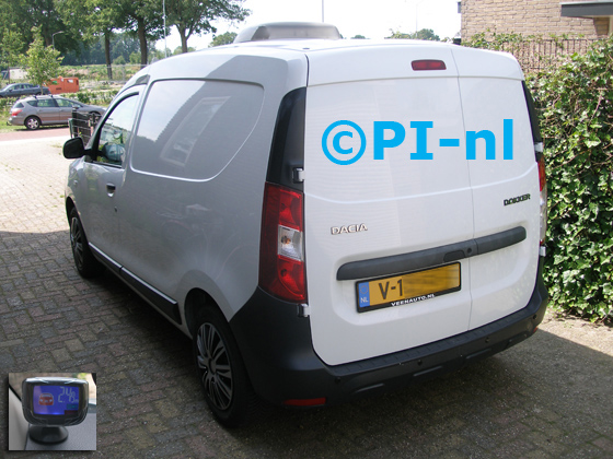 Parkeersensoren (set B 2019) ingebouwd door PI-nl in een Dacia Dokker uit 2013. De display werd linksvoor bij de a-stijl gemonteerd.