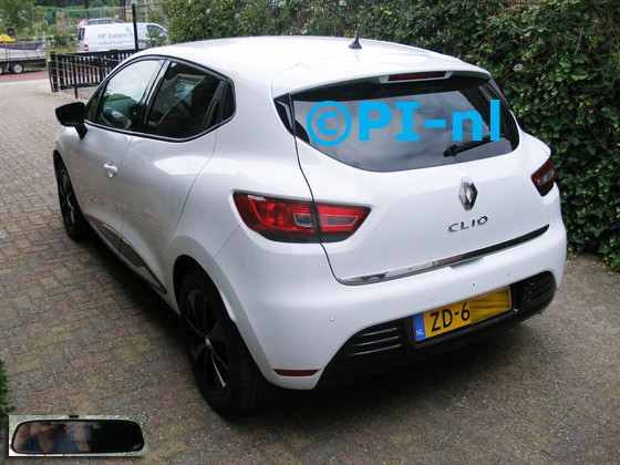 OEM-parkeersensoren (set I 2019) ingebouwd door PI-nl in een Renault Clio uit 2018. De display is van de set met bumpercamera en oem-sensoren. Er werden standaard witte sensoren gemonteerd.
