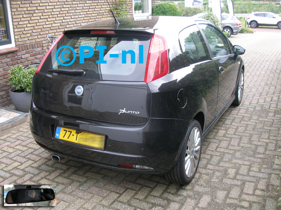 Parkeersensoren (set F 2019) ingebouwd door PI-nl in een Fiat Grande Punto uit 2006. De spiegeldisplay is van de set met kentekenplaatcamera en sensoren.