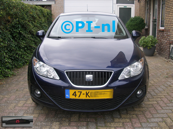 Parkeersensoren (set A 2019) ingebouwd door PI-nl in de voorbumper van een Seat Ibiza uit 2010. De display werd op het dashboard gemonteerd.