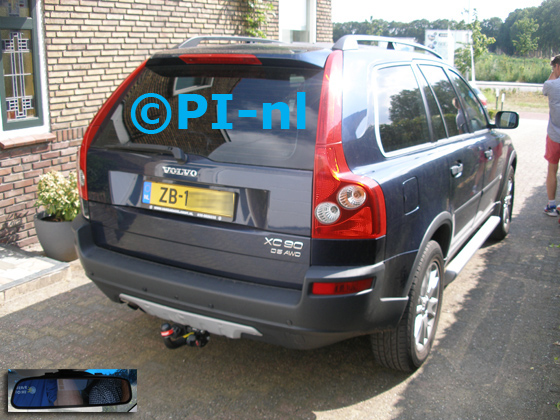 Parkeersensoren (set D 2019) ingebouwd door PI-nl in een Volvo XC90 uit 2004. De spiegeldisplay is van de set met bumpercamera en sensoren.