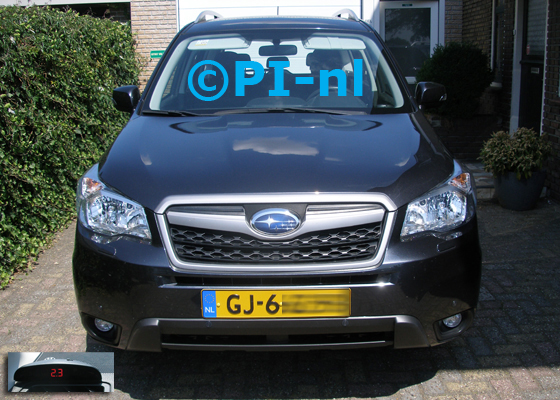 Parkeersensoren (set A 2019) ingebouwd door PI-nl in de voorbumper van een Subaru Forester uit 2015. De display werd linksvoor bij de a-stijl gemonteerd.