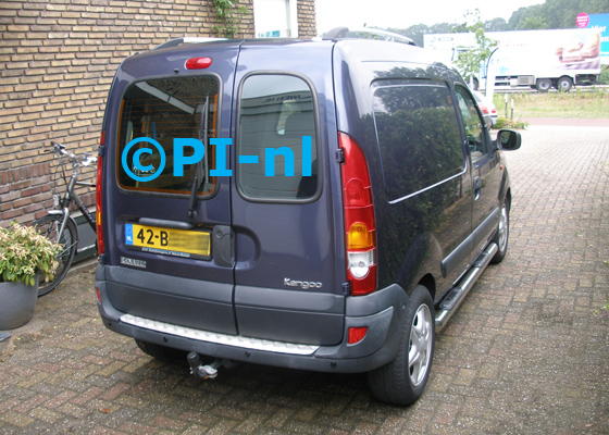 Parkeersensoren (set E 2019) ingebouwd door PI-nl in een Renault Kangoo uit 2005. De pieper werd voorin gemonteerd.