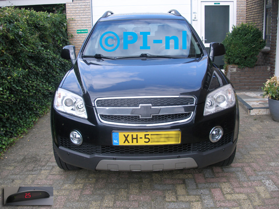 Parkeersensoren (set A 2019) ingebouwd door PI-nl in de voorbumper van een Chevrolet Captiva uit 2009. De display werd linksvoor bij de a-stijl gemonteerd.