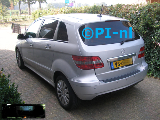 Parkeersensoren (set D 2019) ingebouwd door PI-nl in een Mercedes-Benz B180 CDi met canbus uit 2009. De spiegeldisplay is van de set met bumpercamera en sensoren. Er werden standaard zilveren sensoren gemonteerd.