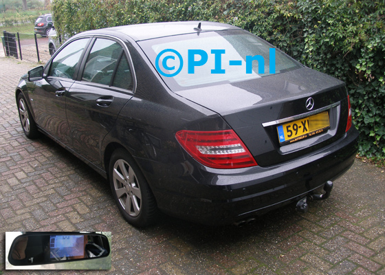 Parkeersensoren (set D 2019) ingebouwd door PI-nl in een Mercedes-Benz C200 CDi met canbus uit 2011. De spiegeldisplay is van de set met bumpercamera en sensoren.