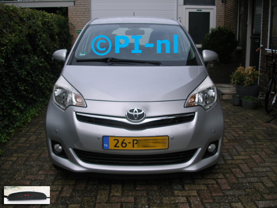 Parkeersensoren (set A 2019) ingebouwd door PI-nl in de voorbumper van een Toyota Verso S uit 2011. De display werd linksvoor bij de a-stijl gemonteerd.