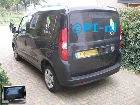 Parkeersensoren (set D 2019) ingebouwd door PI-nl in een Fiat Doblo uit 2011. De monitor is van de set met bumpercamera en sensoren.