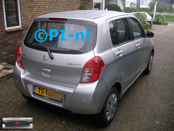 Parkeersensoren (set A 2019) ingebouwd door PI-nl in een Suzuki Celerio uit 2018. De display werd linksvoor bij de a-stijl gemonteerd.