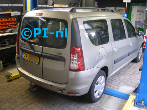 Parkeersensoren (set E 2019) ingebouwd door PI-nl in een Dacia Logan MCV uit 2010. De pieper werd verstopt. Een kapotte set van een ander merk werd vervangen door een nieuwe set van PI-nl.
